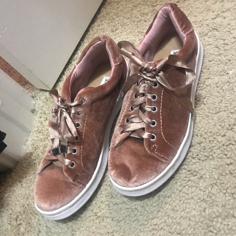 Steve Madden velvet sneakers